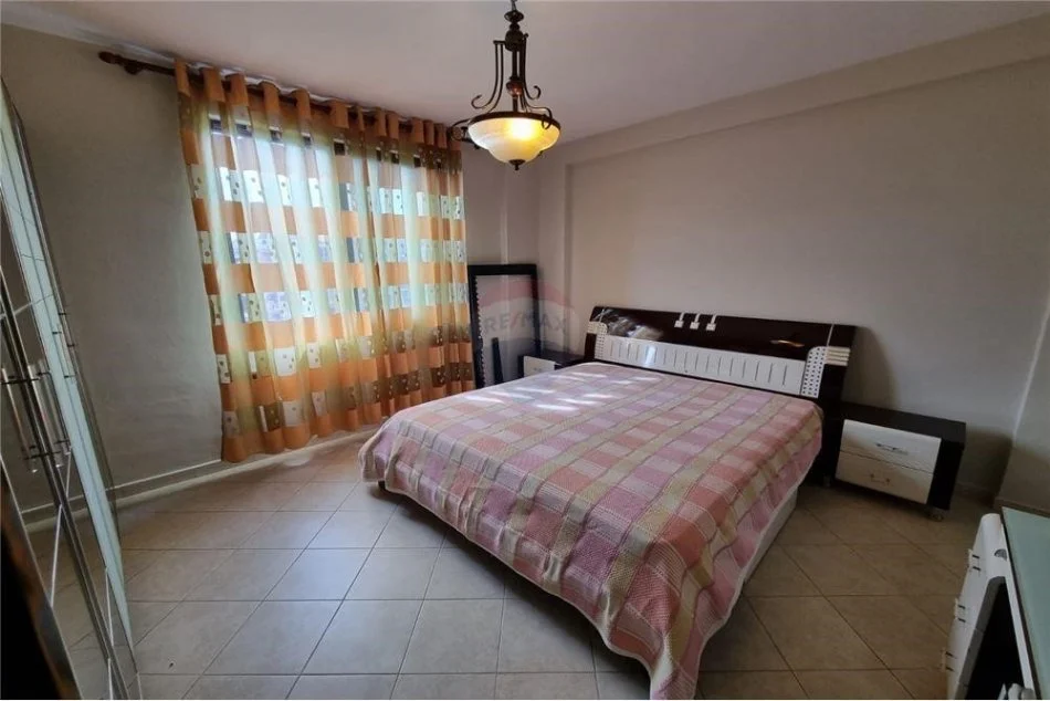 Tirane, jepet me qera apartament 3+1 Kati 5, 117 m² 750 € (APARTAMENT 3+1+2 PER QIRA TEK 21 DHJETORI!)