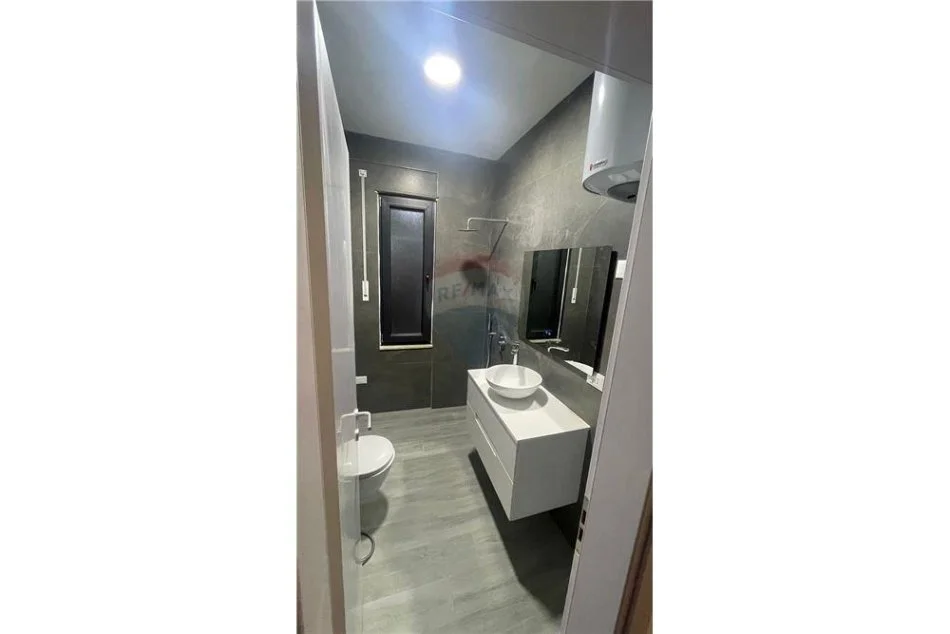 Tirane, jepet me qera apartament 2+1 Kati 5, 82 m² 800 € (Kopshti Botanik)
