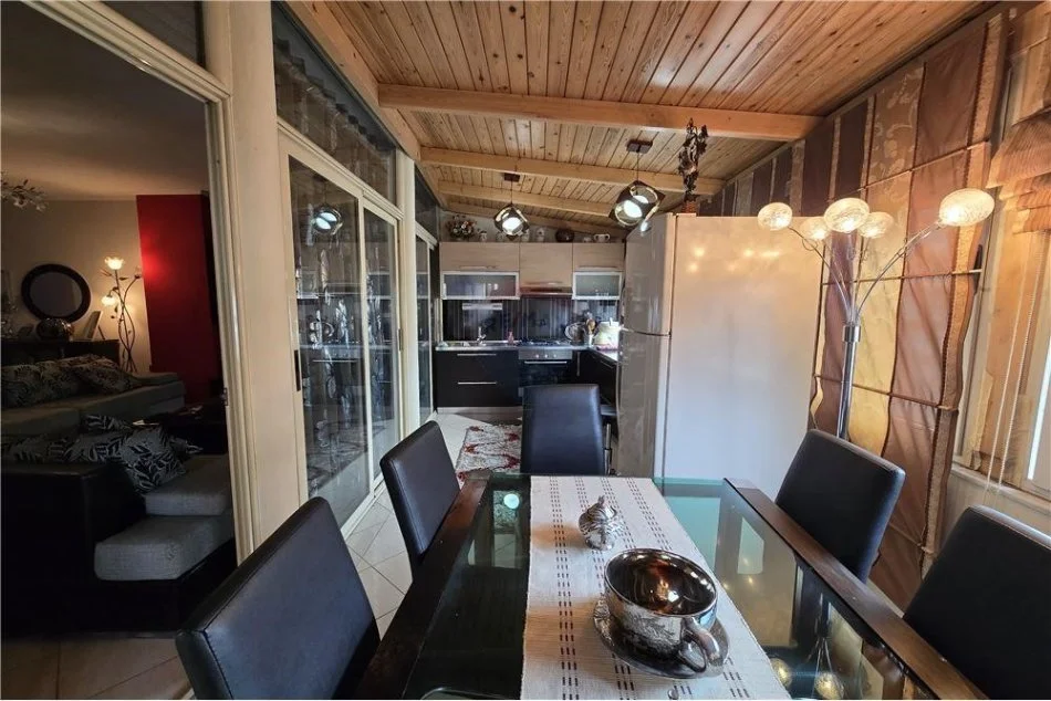 Tirane, jepet me qera apartament 2+1 Kati 6, 120 m² 900 € (Apartament 2+1 per qira tek Rruga e Barrikades !)