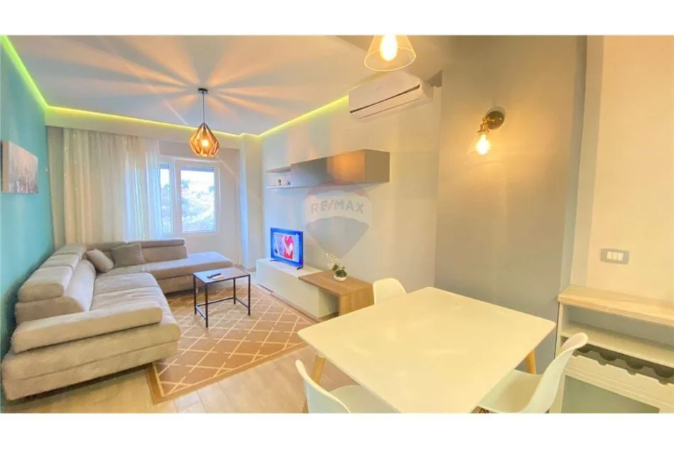 Tirane, jepet me qera apartament 2+1 , 700 € (Kodra diellit 2)