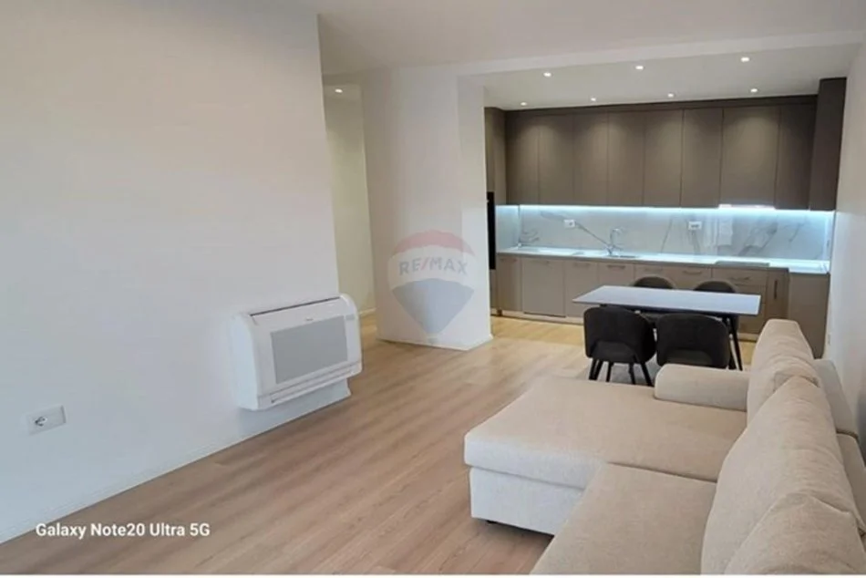 Tirane, jepet me qera apartament 2+1 Kati 3, 98 m² 650 € (Kopshti Botanik)