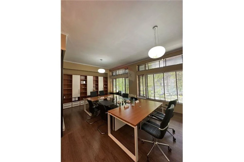 Shqiperi, jepet me qera zyre Kati 2, 80 m² 1.250 € (Ish Ekspozita)