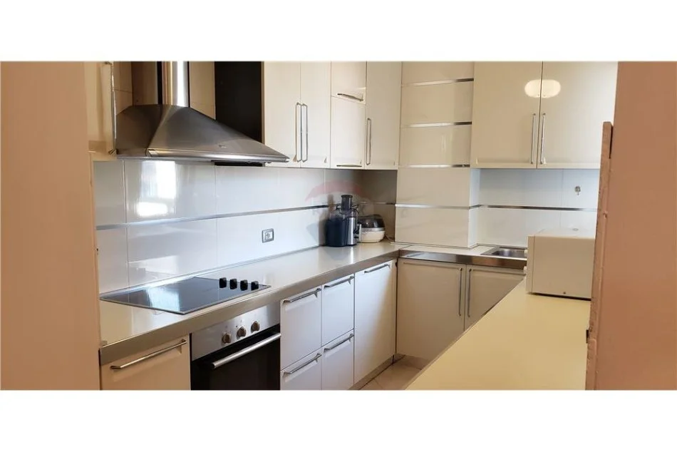 Tirane, jepet me qera apartament 2+1 Kati 4, 110 m² 850 € (Liceu Artistik)