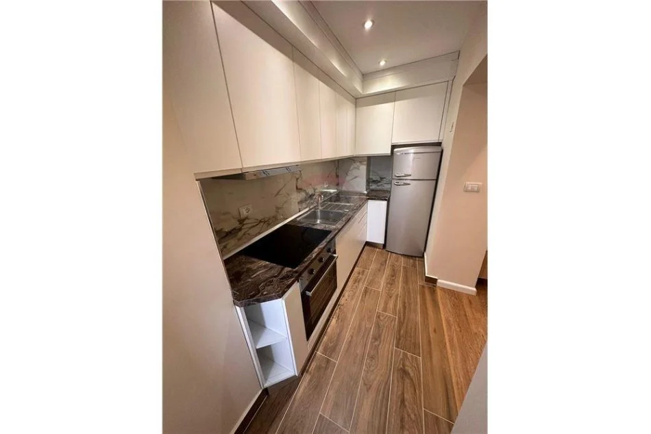 Shqiperi, jepet me qera apartament 2+1 Kati 2, 70 m² 650 € (Blloku i Ambasadave)