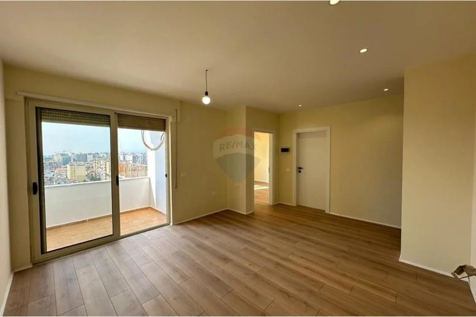 Tirane, shitet 1+1 Kati 9, 59 m² 125.000 € (Rruga Kavajes)