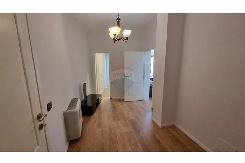 Tirane, jepet me qera apartament 1+1 , 50 m² 500 € (JEPET GARSONIERE ME QIRA)