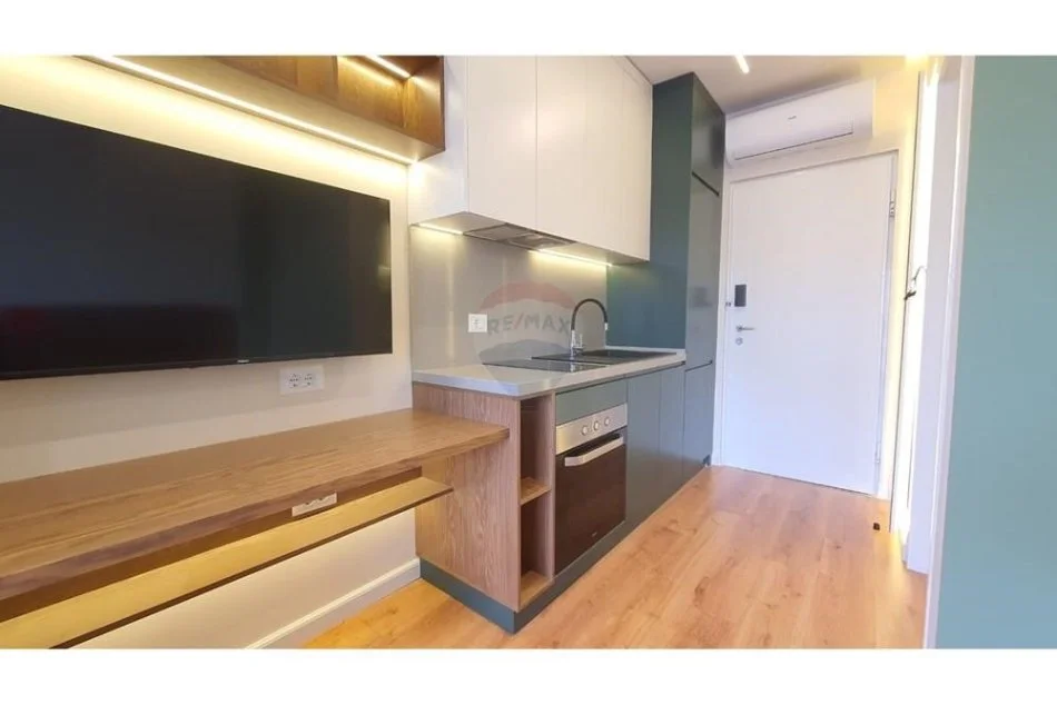 Tirane, jepet me qera 1+1 Kati 4, 75 m² 500 € (Studio apartament per qira te Pazari i Ri!)