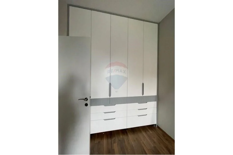 Tirane, jepet me qera apartament 1+1 , 65 m² 600 € (Apartament 1+1, Rez. Turdiu, Fusha e Aviacionit.)