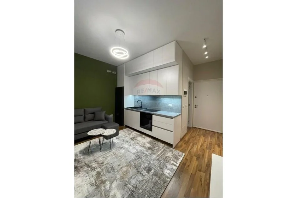 Tirane, jepet me qera 1+1+Ballkon Kati 3, 65 m² 600 € (Ish Fusha e Aviacionit)