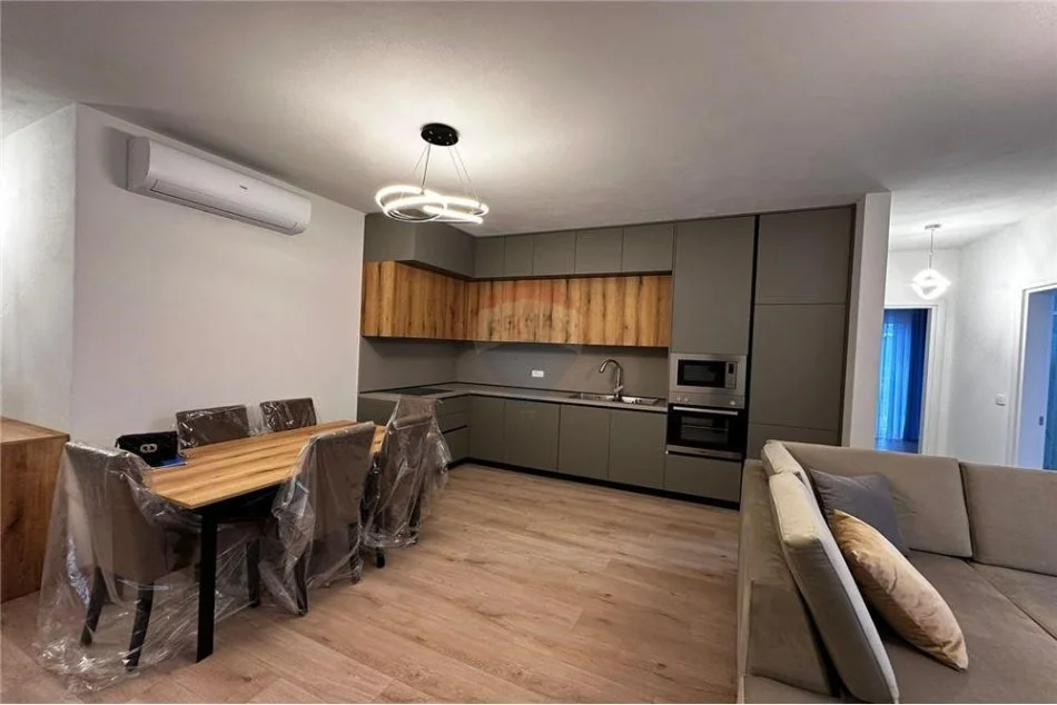 Tirane, jepet me qera apartament 2+1 , 110 m² 900 € (Jepet apartament 2+1+2 me qira tek Liqeni i Thate)