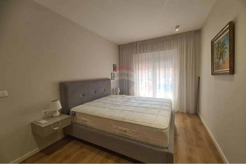Tirane, jepet me qera apartament 2+1+Ballkon Kati 2, 92 m² 900 € (Rruga e Durresit)