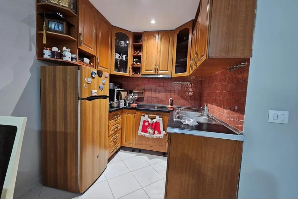 Tirane, shitet apartament 1+1+Ballkon Kati 3, 69 m² 85.000 € (Astir Vila L)