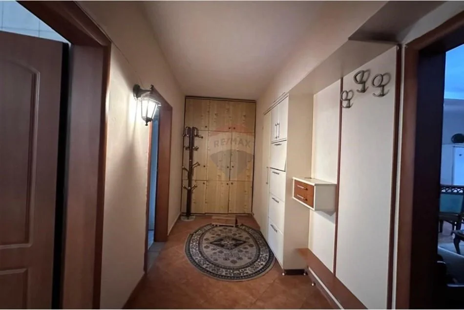 Tirane, jepet me qera apartament duplex 1+1 Kati 4, 75 m² 450 € (Apartament 1+1 per qira te Pazari i Ri)