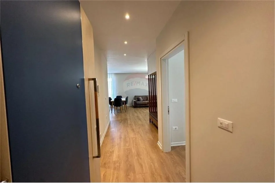 Tirane, jepet me qera apartament 1+1 Kati 5, 79 m² 700 € (Zogu i Zi,)