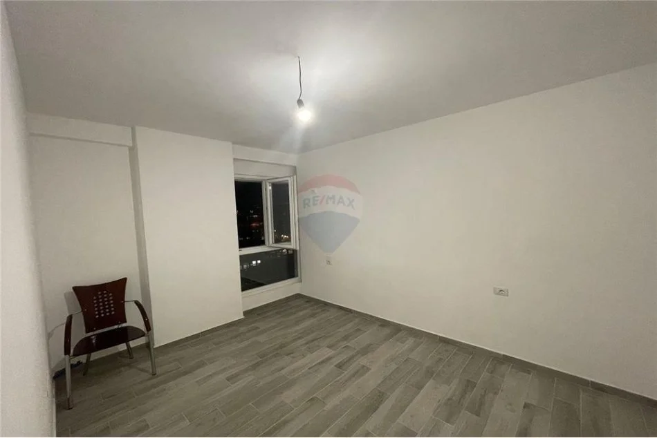 Tirane, jepet me qera apartament 2+1 , 86 m² 450 € (ASTIR)