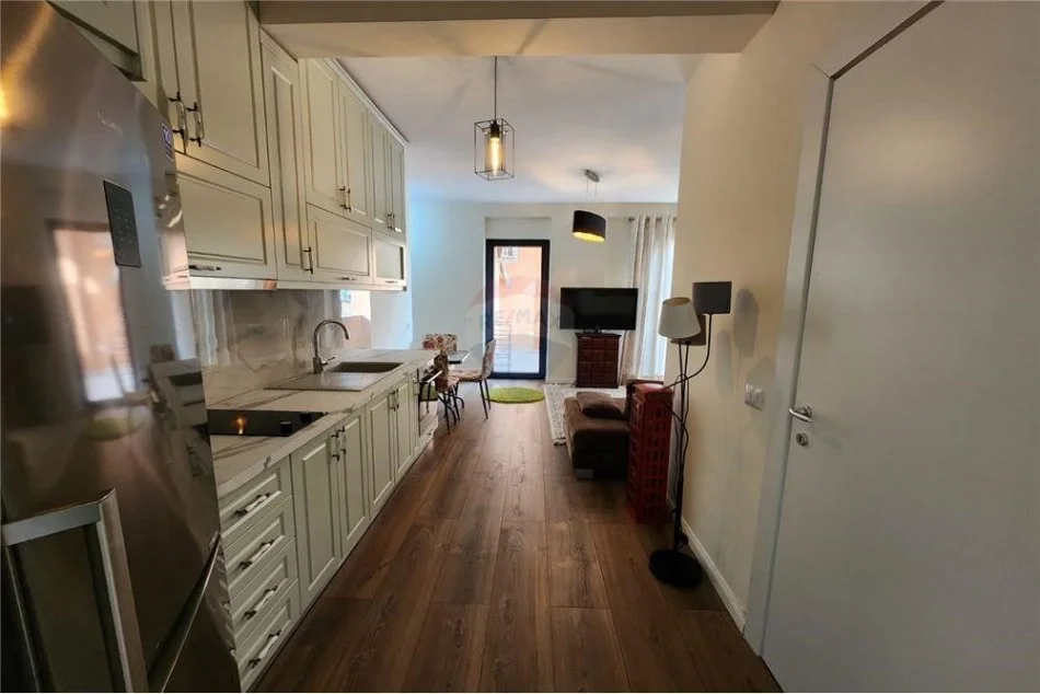 Tirane, jepet me qera apartament 1+1 Kati 4, 58 m² 500 € (Apartament 1+1 per qira te 21 Dhjetori!)