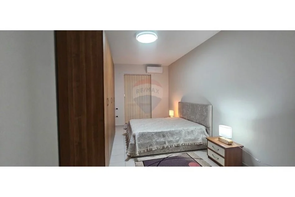 Tirane, jepet me qera apartament 2+1 Kati 3, 100 m² 800 € (Bllok)