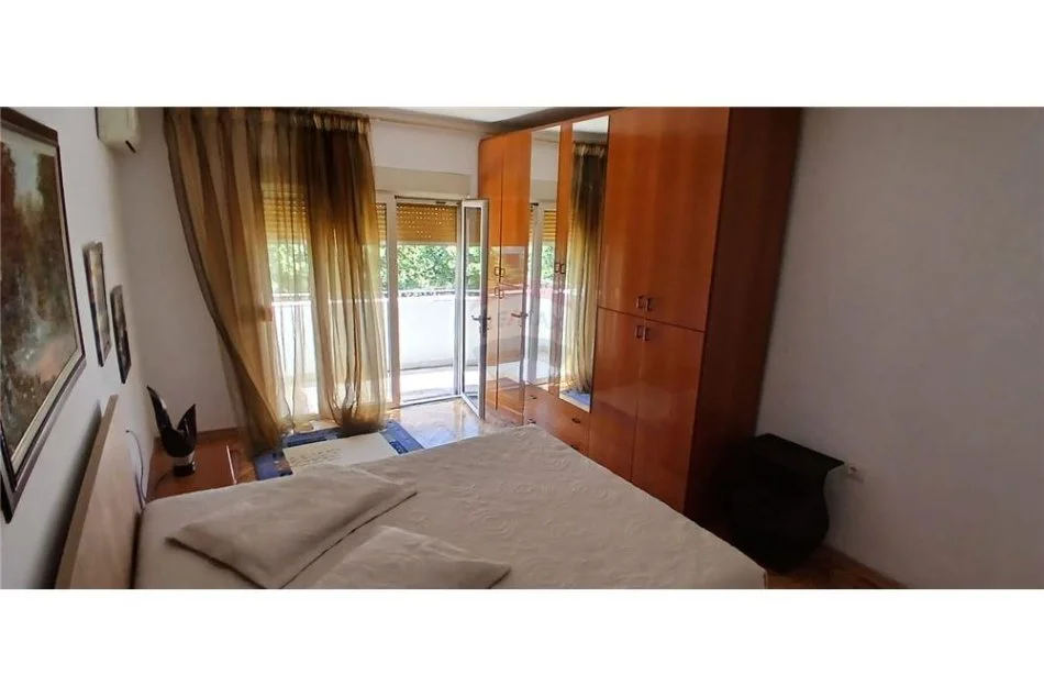 Tirane, jepet me qera apartament 2+1 Kati 3, 60 m² 600 € (Tregu Çam - Qendër,)