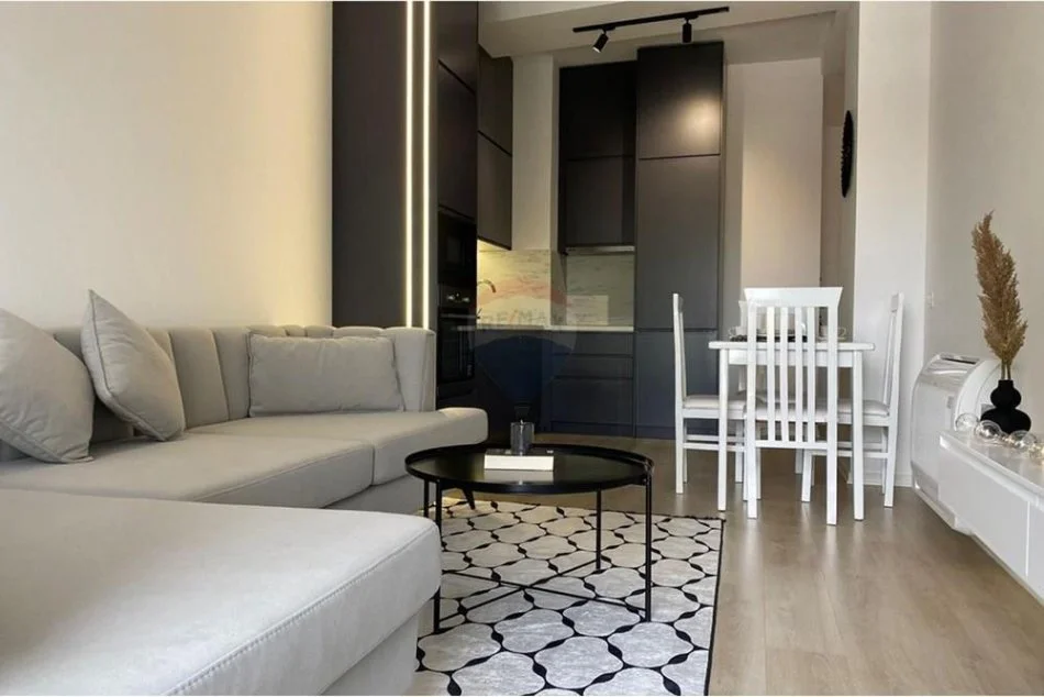 Tirane, jepet me qera apartament 1+1+Ballkon Kati 5, 60 m² 550 € (Kompleksi Kontakt)