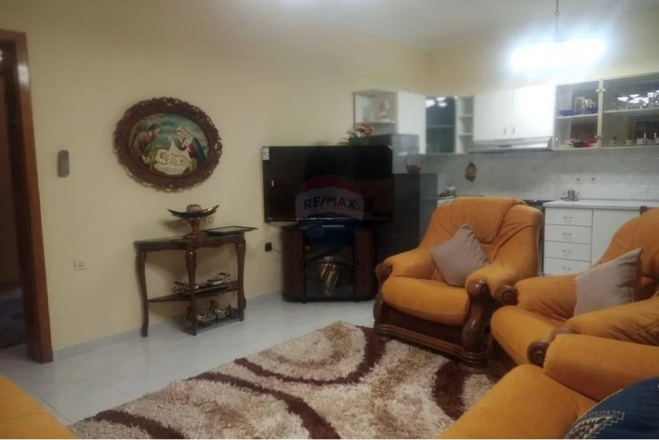 Tirane, jepet me qera apartament 2+1 Kati 3, 128 m² 600 € (JEPET ME QIRA APARTAMENT, TE KODRA E PRIFTIT!)