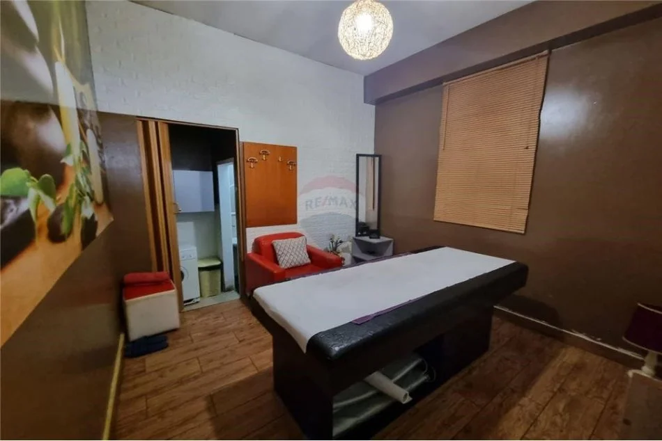 Tirane, jepet me qera ambjent biznesi , 80 m² 550 € (AMBIENT KOMERCIAL PER QIRA TE KOMUNA E PARISIT!)