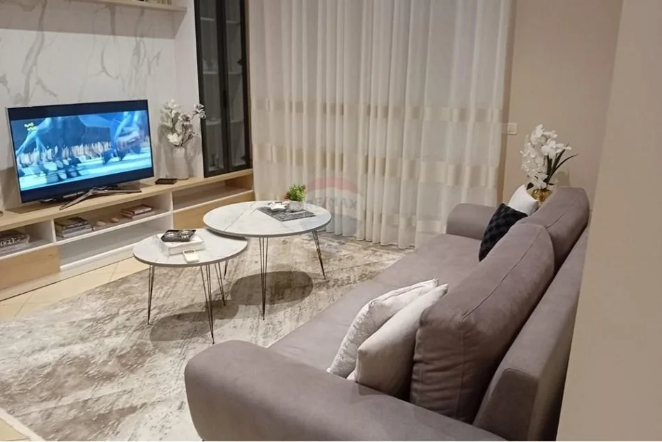 Tirane, jepet me qera 1+1+Ballkon Kati 4, 65 m² 600 € (Rruga e Kavajes)