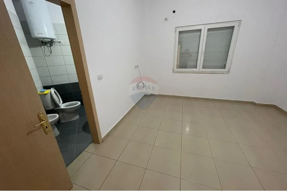 Tirane, jepet me qera apartament 2+1 Kati 1, 112 m² 500 € (Liqeni i Thatë)