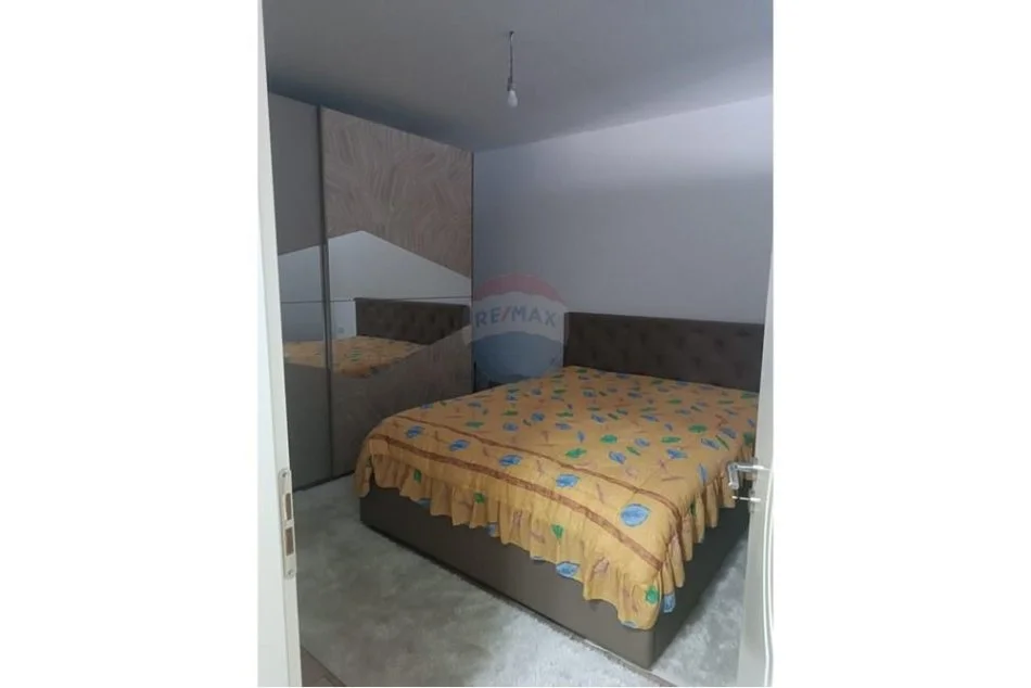 Tirane, jepet me qera apartament 2+1 , 110 m² 600 € (5maj)
