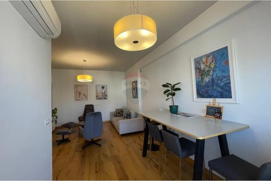 Tirane, jepet me qera zyre , 60 m² 850 € (Sheshi Wilson)