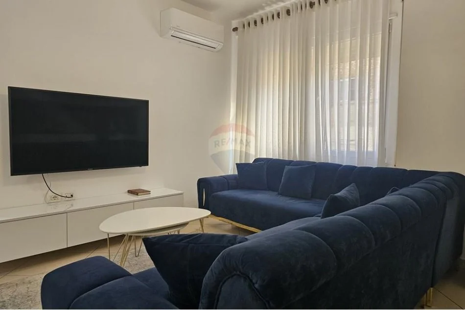 Tirane, jepet me qera apartament 2+1 , 94 m² 800 € (Pazari i Ri - Hoxha Tahsim,)