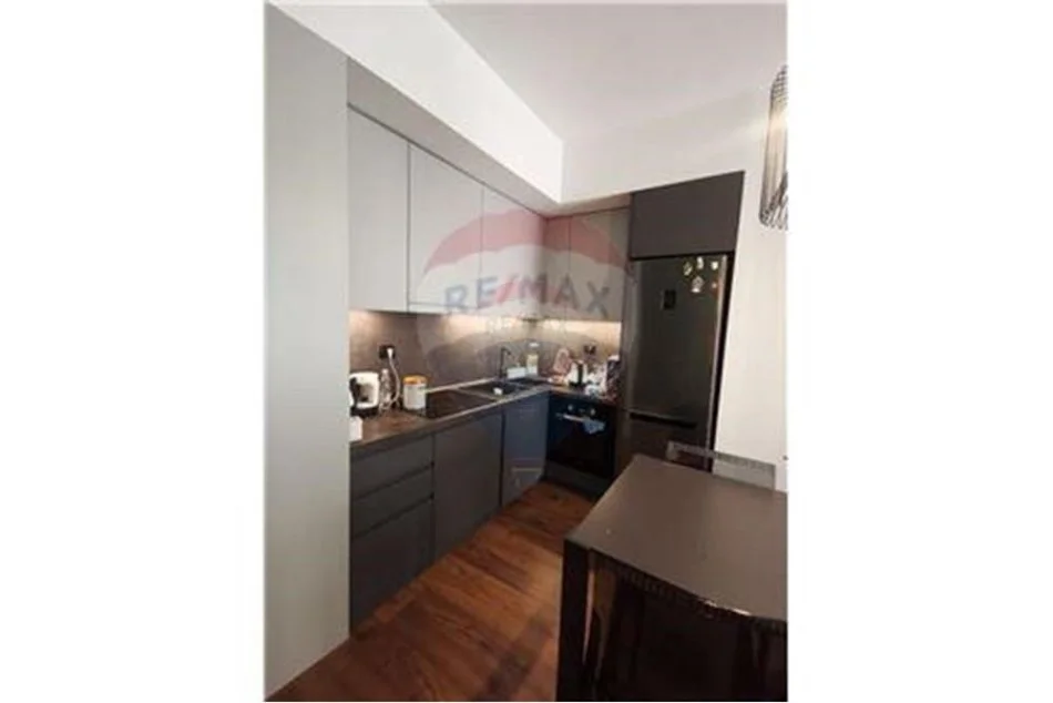Tirane, shitet apartament 1+1 Kati 5, 75 m² 166.300 € (21 Dhjetori)