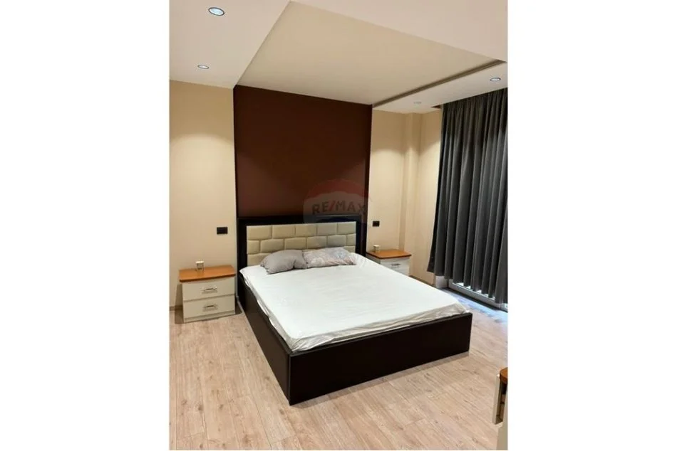 Tirane, jepet me qera apartament 2+1 , 117 m² 800 € (Liqeni i Thatë)