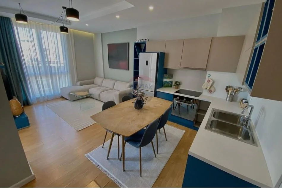 Tirane, jepet me qera apartament 1+1+Aneks+Ballkon Kati 4, 65 m² 700 € (21 Dhjetori,)