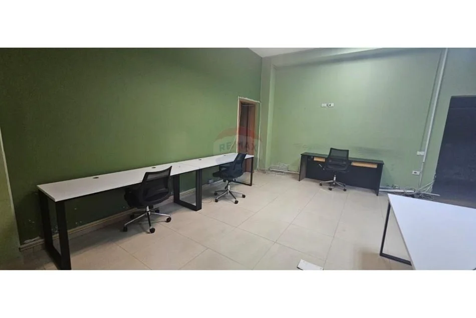 Tirane, jepet me qera zyre Kati 2, 120 m² 1.400 € (Komuna e Parisit)