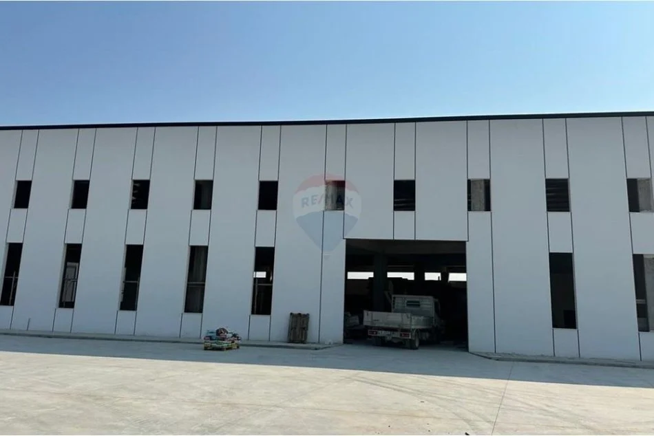 Tirane, jepet me qera ambjent biznesi Kati 0, 1.000 m² 5.000 € (Autostrada Tirane Durres)