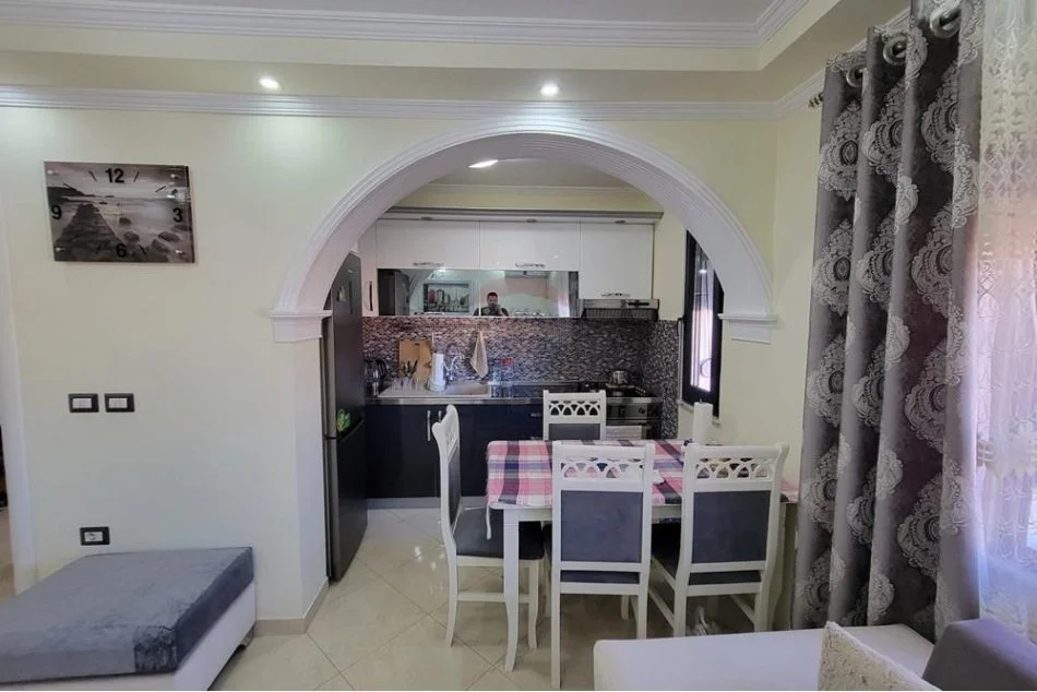 Tirane, jepet me qera apartament 2+1 Kati 4, 68 m² 600 € (Xhamlliku)