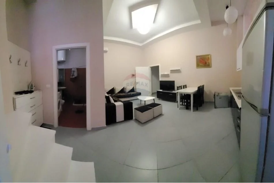 Tirane, jepet me qera apartament duplex 2+1 Kati 1, 75 m² 300 € (Fresku)