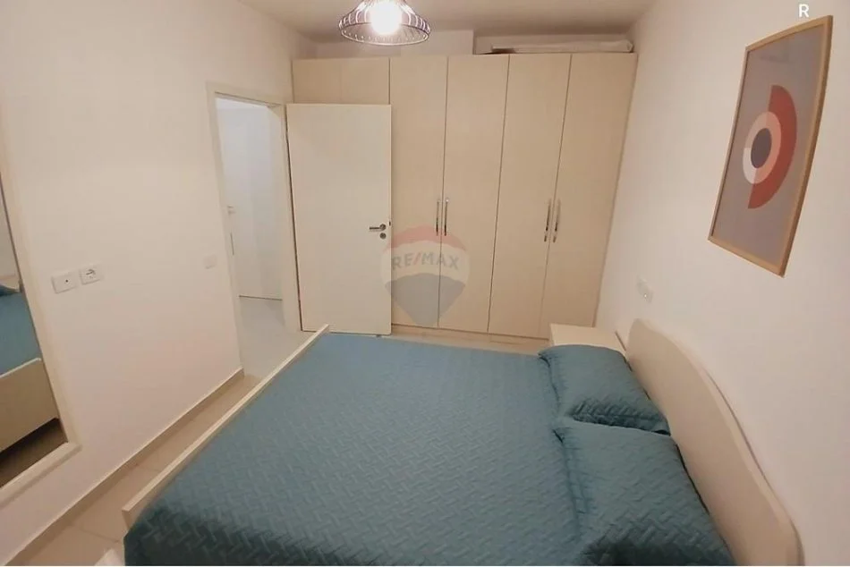 Tirane, jepet me qera apartament 1+1 Kati 7, 60 m² 600 € (Ndre Mjeda - Kompleksi Kontakt)