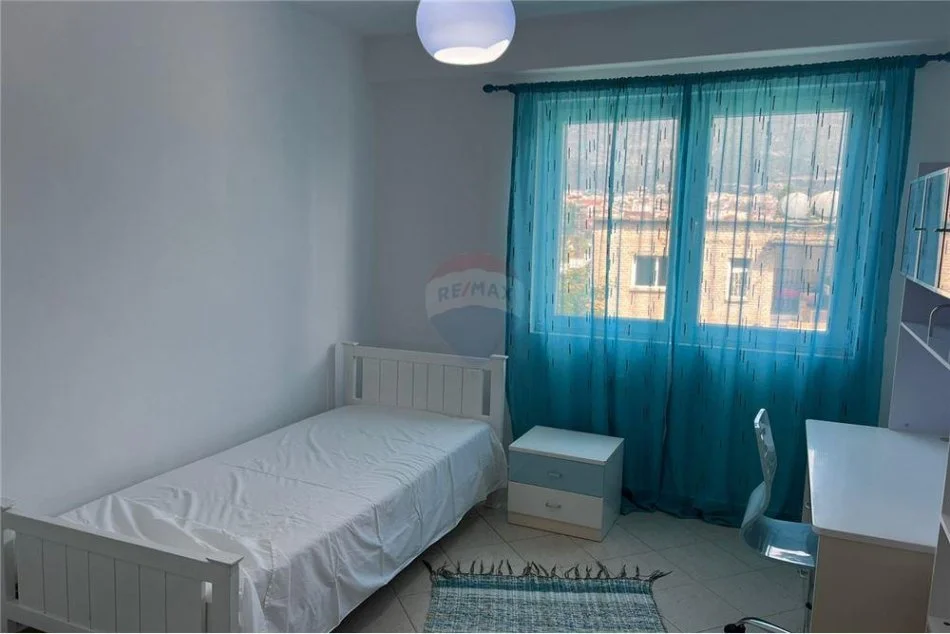 Tirane, jepet me qera apartament 2+1 Kati 3, 83 m² 500 € (Rruga Millosh Shutku - Ali Demi,)