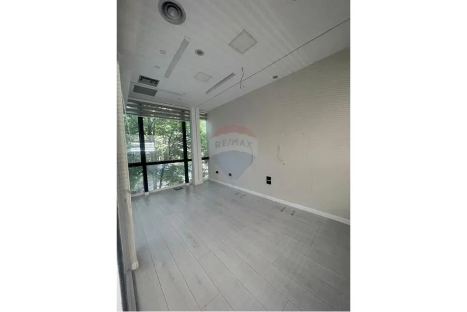 Tirane, jepet me qera Kati 1, 95 m² 1.350 € (Dervish Hima)