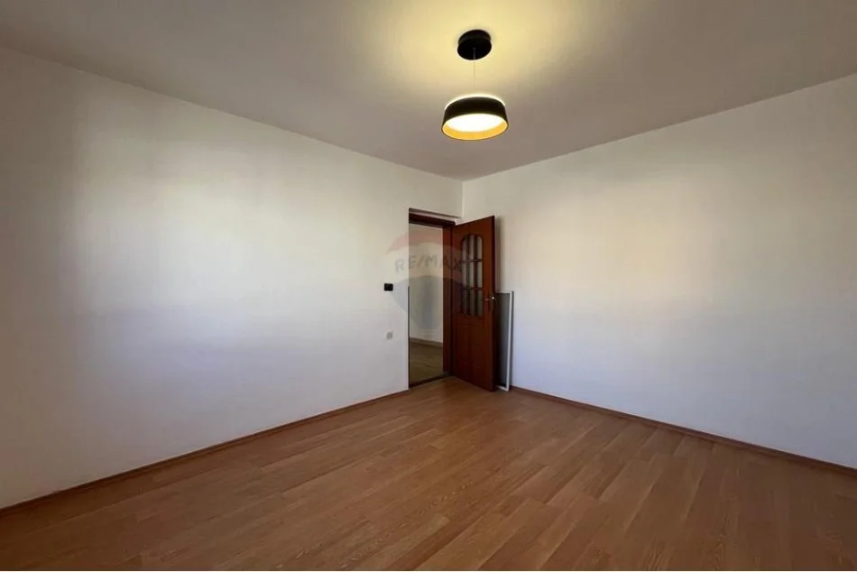 Tirane, shes apartament 3+1 Kati 4, 94 m² 145.000 € (APARTAMENT 3+1 PER SHITJE TE GJIMNAZI PARTIZANI!)