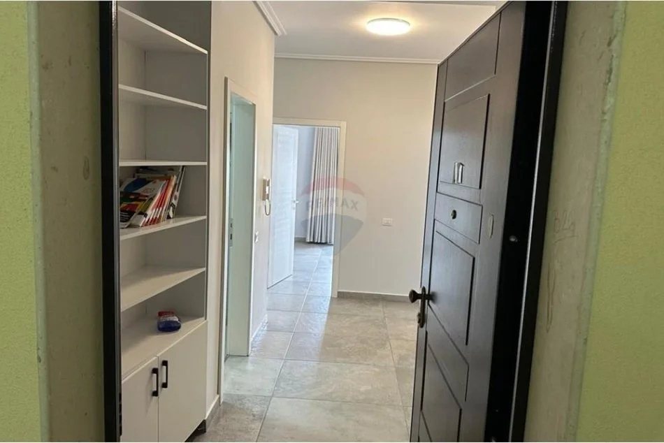 Tirane, jap me qera apartament 3+1 , 135 m² 850 € (Liqeni i Tiranës, Albania)