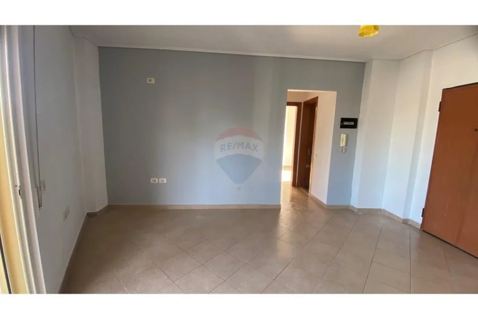 Tirane, jepet me qera 2+1+Ballkon Kati 7, 110 m² 450 € (Rruga e Dibrës - Selvia, Shqipëri)