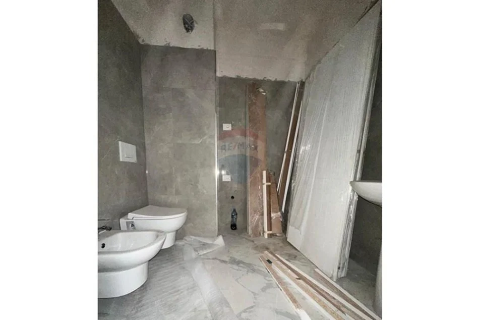 Tirane, shitet apartament 1+1 Kati 1, 66 m² 92.000 € (Astir)