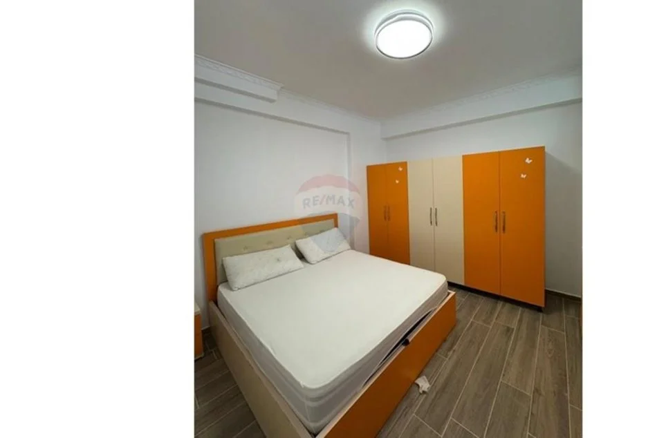 Tirane, jepet me qera apartament 2+1 , 500 € (Astir)