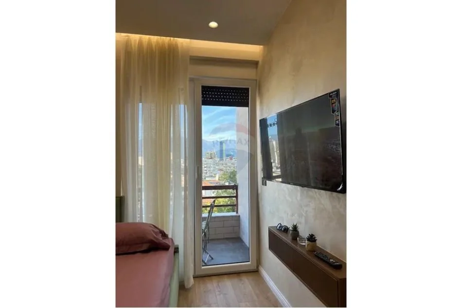 Tirane, jepet me qera garsonier , 40 m² 550 € (Rruga e Kavajës,)