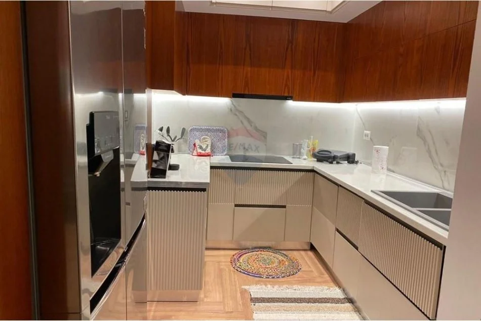 Tirane, jepet me qera 4+1+Aneks+Ballkon Kati 0, 2.200 € (Autostrada Tirane - Elbasan)