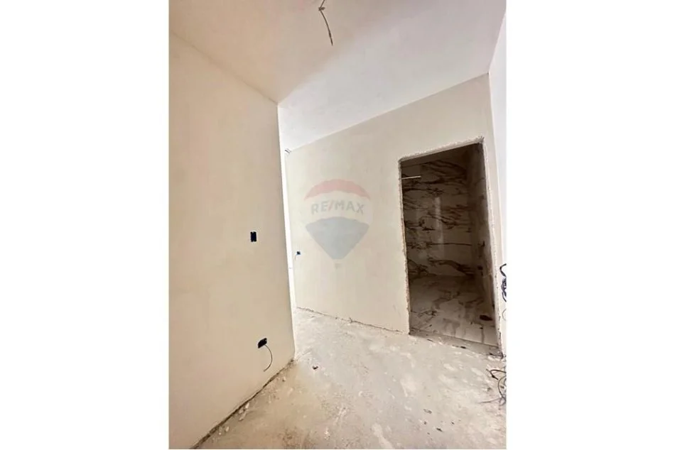Tirane, shitet apartament 1+1 , 208.000 € (Rruga e Kavajes)