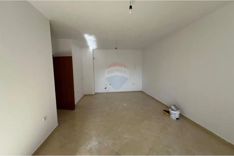 Tirane, shitet apartament 1+1 , 82.000 € (Yzberisht)
