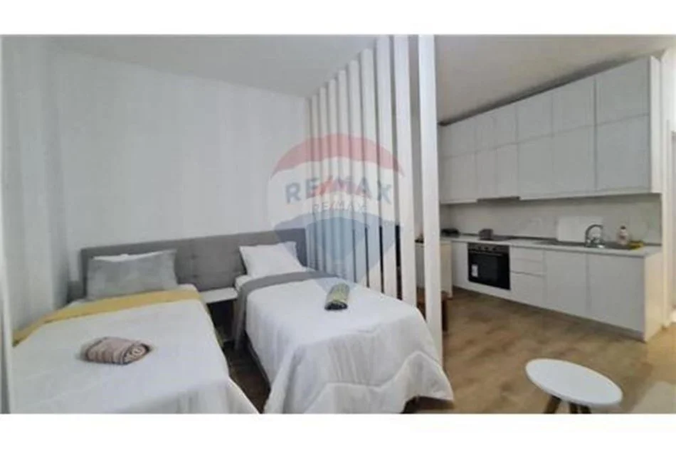 Tirane, jepet me qera garsonier , 450 € (Oxhaku)